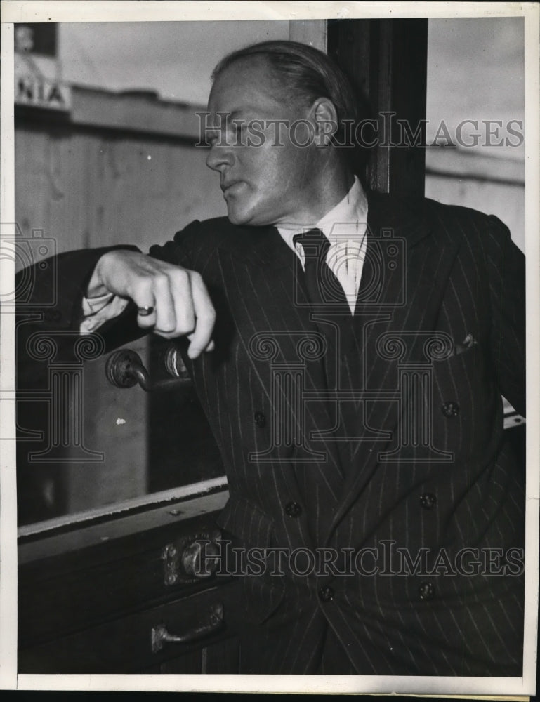 1939 Press Photo Duke of Sutherland Shown as He Sailed for Honolulu Yesterday