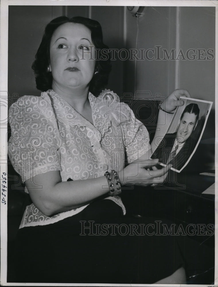 1941 Press Photo Mrs Alice Crockett Charges She Never Received Salary for Job
