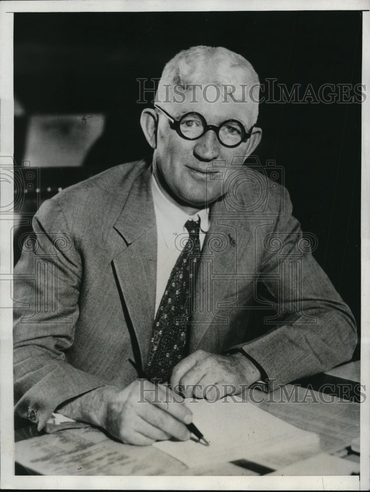 Load image into Gallery viewer, 1933 Press Photo Michael F. O'Donnell, U.S. Postmaster - nef35648
