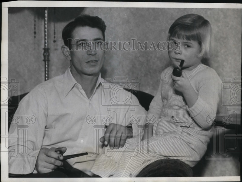 Load image into Gallery viewer, 1935 Press Photo Dominick Orlandi &amp; Daughter Gloria Mae Who Smoke Pipefuls Daily
