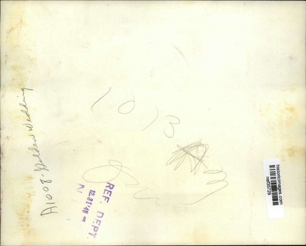 1948 Press Photo Sharing Memory Books During Joint Golden Wedding Anniversaries