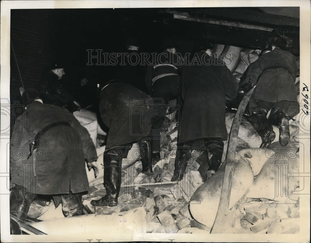 1941 Press Photo Omar Labonte Seed Cleaner Plant Explosion Wreckage, Toronto