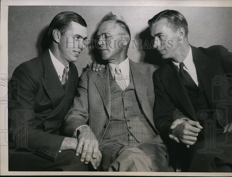 Load image into Gallery viewer, 1935 Press Photo J. Andy, Leighton, and Andy Jr Zenge in Court for Murder Trial
