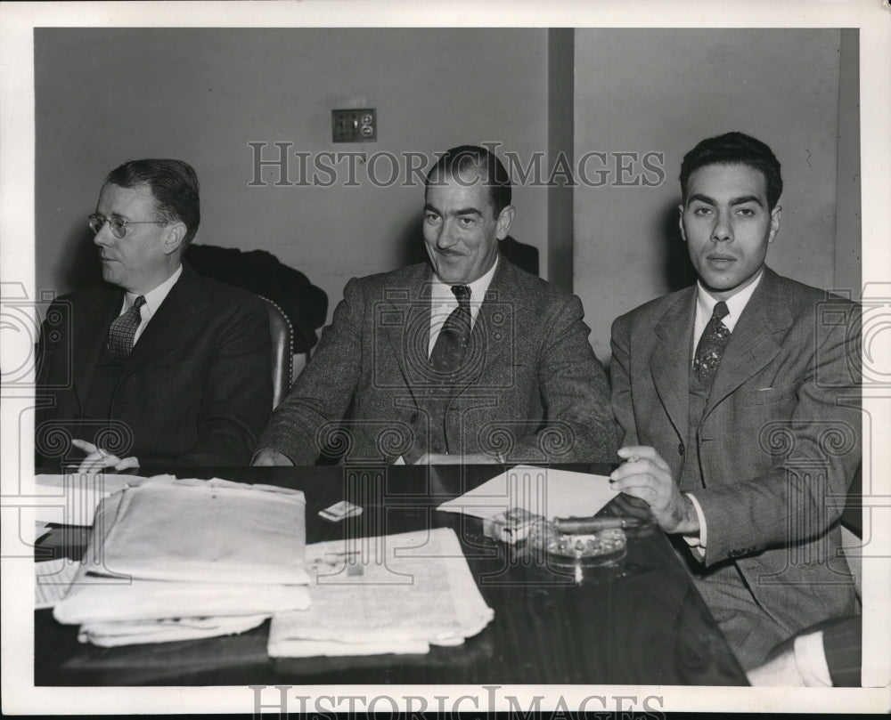 1944 Press Photo Supervisory Strike Leaders conferencing - nef35745