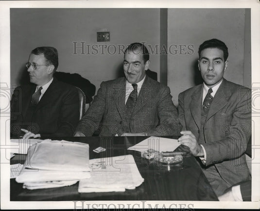 1944 Press Photo Supervisory Strike Leaders conferencing - nef35745