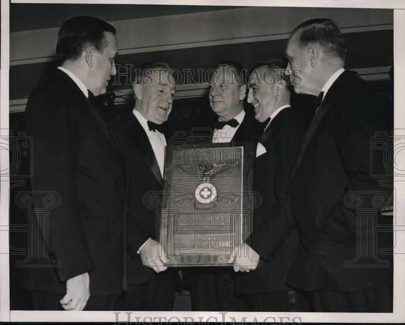 Load image into Gallery viewer, 1941 Press Photo Local CEOs at Annual Award Dinner of National Safety Council
