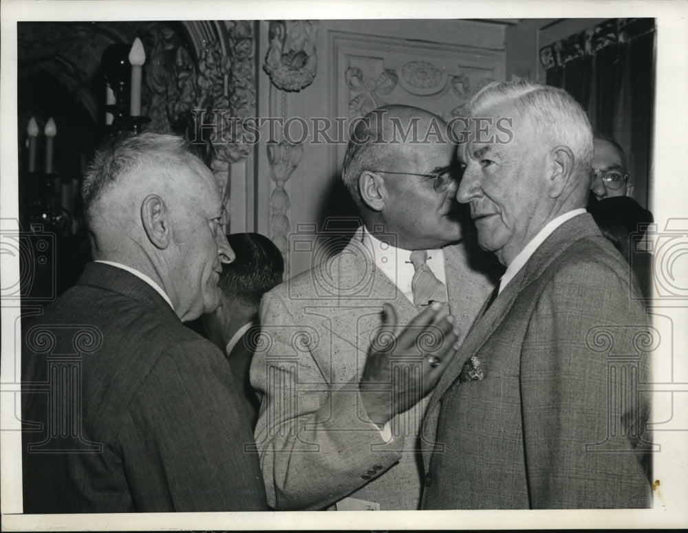 1944 Press Photo McNulty, Dunn, Fletcher gather at Republican committee meeting