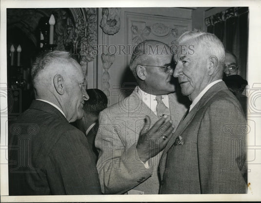 1944 Press Photo McNulty, Dunn, Fletcher gather at Republican committee meeting