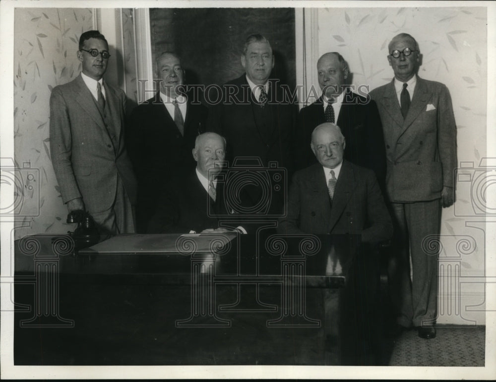 1932 Press Photo McCooey calls a meeting after open of office at Hotel Biltmore