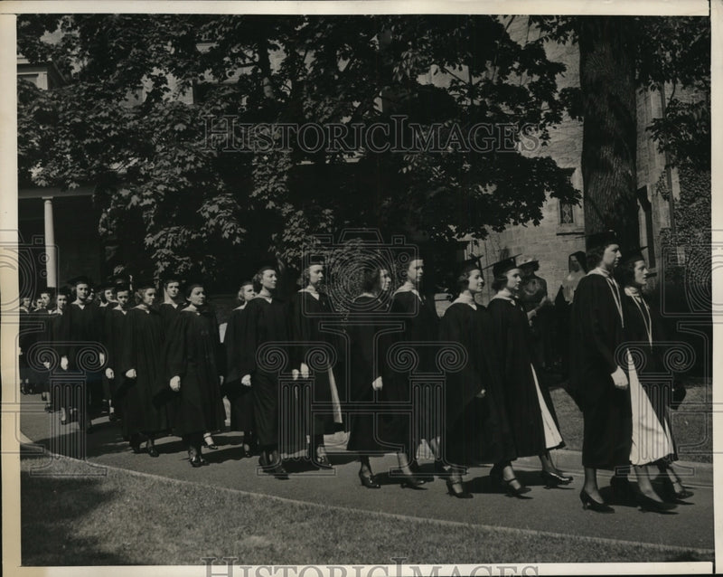 Load image into Gallery viewer, 1937 Press Photo General view of procession at College of New Rochelle
