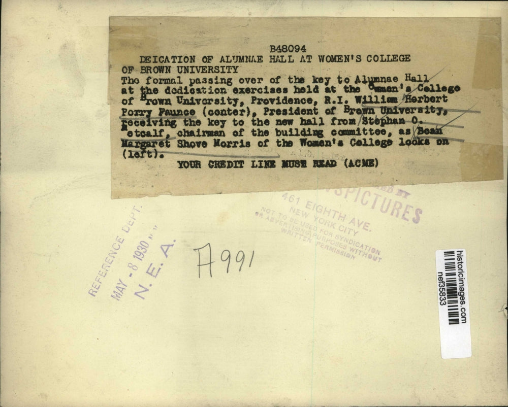 1930 Press Photo Faunce receives key to the Alumnae Hall from Metcalf