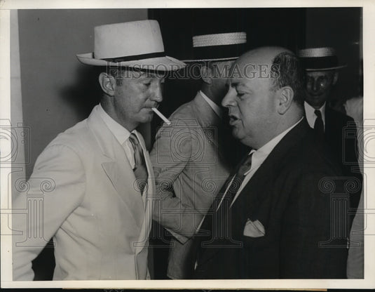 1935 Press Photo H.C. Hopson, B.B. Robinson have an informal chat - nef35839
