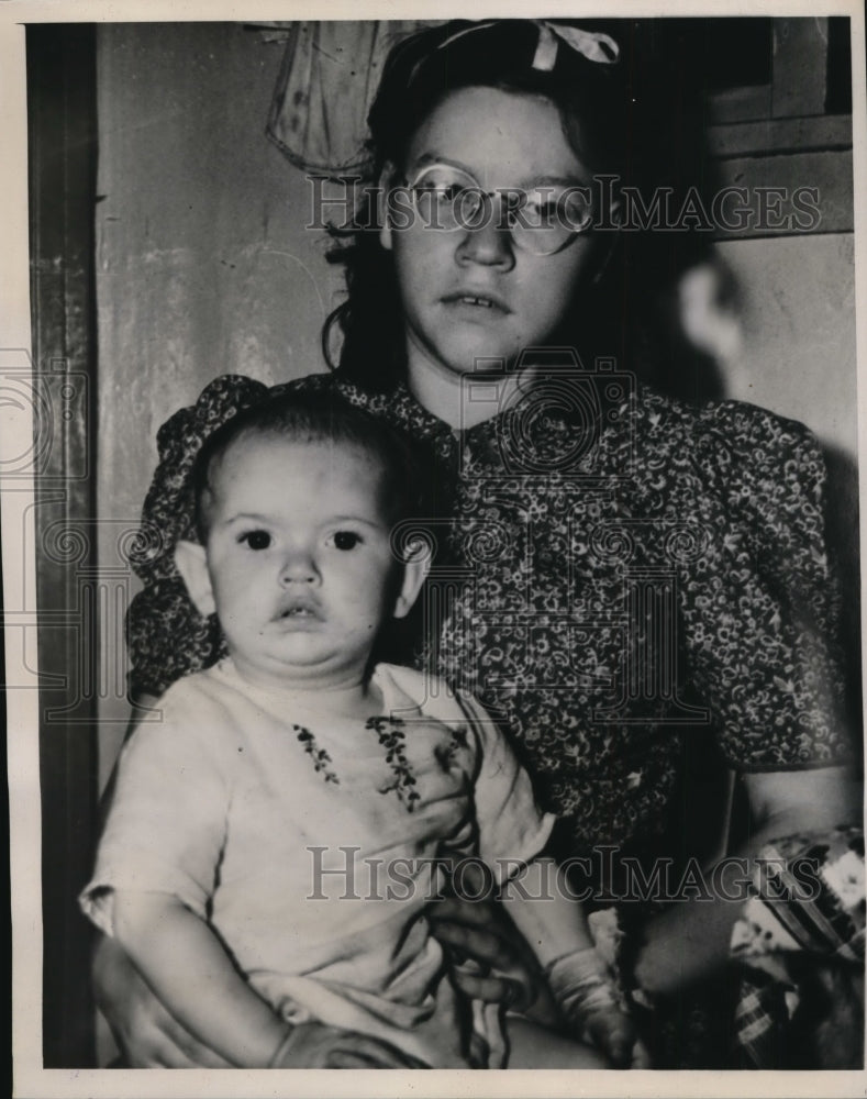 1939 Press Photo Kidnapped Baby Teddy Winston Shown in Arms of Mary Marsh