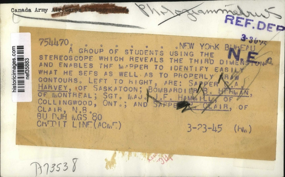 1945 Press Photo Students CA Harvey Bomvardier, Sgt Maj Hammill & Sapper Clair