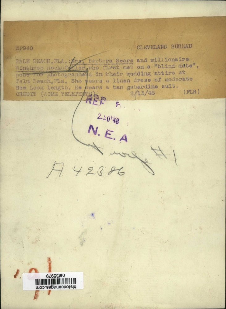 1948 Press Photo Ms Barbara Sears & Husband Winthrop Rockefeller Pose at Wedding