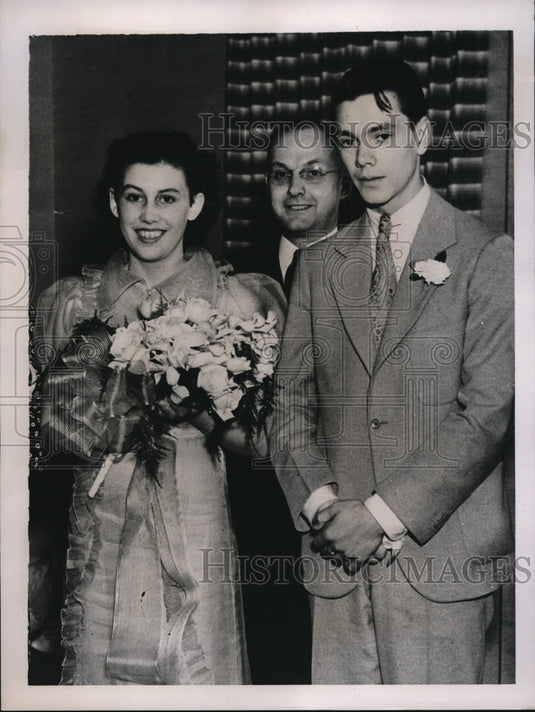 1936 Press Photo William Moegelin, bride being feted after winning $25,000 house