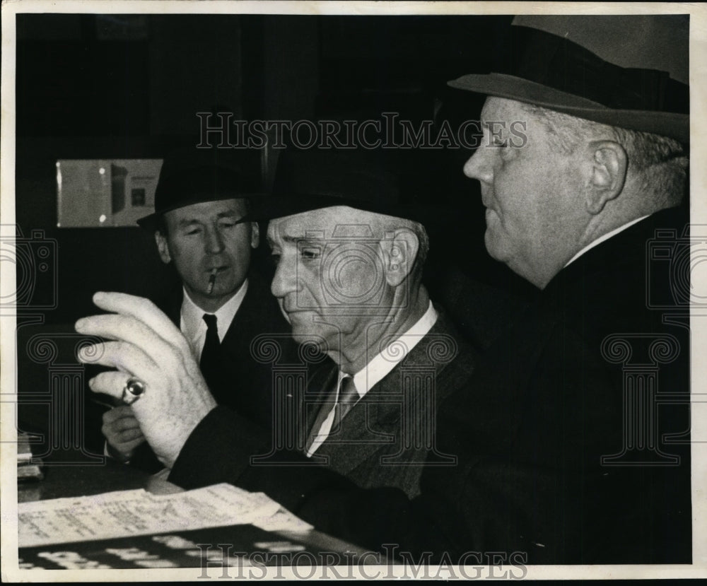 1966 Press Photo Fitzgerald looks on during booking of Judge Sohor - nef36003