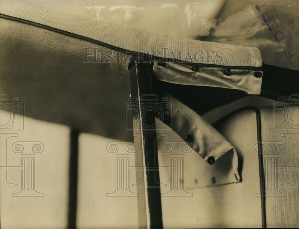 1932 Press Photo How the removable slip cover is snapped on - nef36036