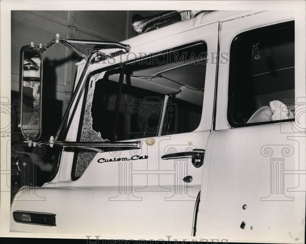 Press Photo Custom Cab with bullet holes - nef36046