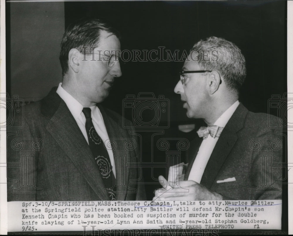 1954 Press Photo Chapin talks to Baitler at the Springfield Police Station