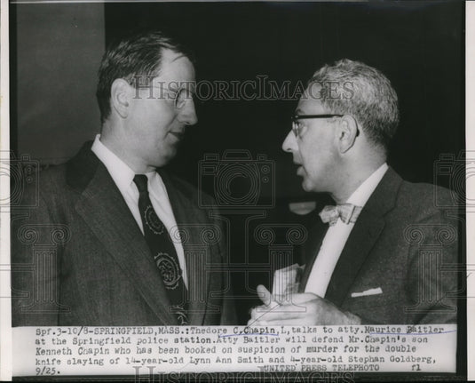 1954 Press Photo Chapin talks to Baitler at the Springfield Police Station
