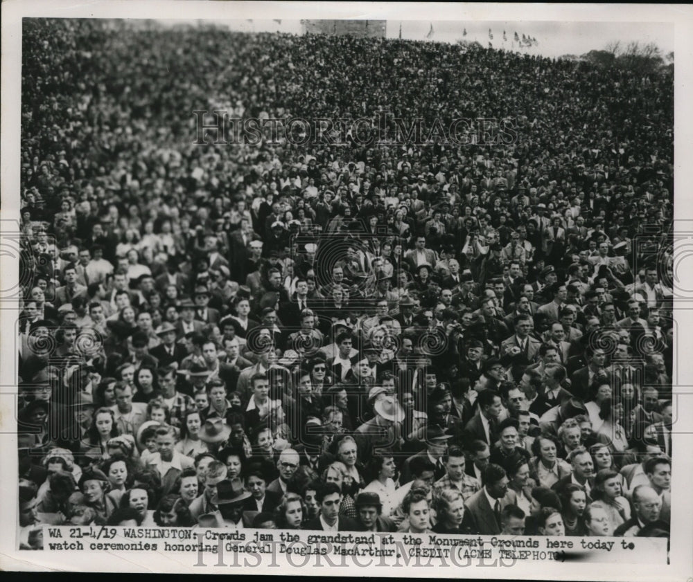 1951 Press Photo Monument Grounds Crowds for General Douglas MacArthur Ceremony