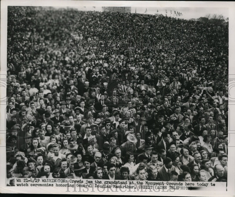 Load image into Gallery viewer, 1951 Press Photo Monument Grounds Crowds for General Douglas MacArthur Ceremony
