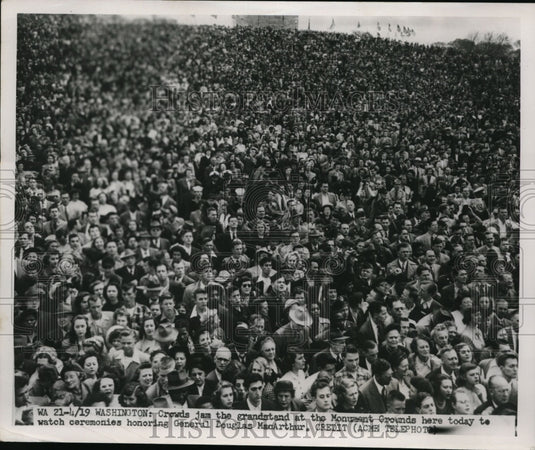 1951 Press Photo Monument Grounds Crowds for General Douglas MacArthur Ceremony