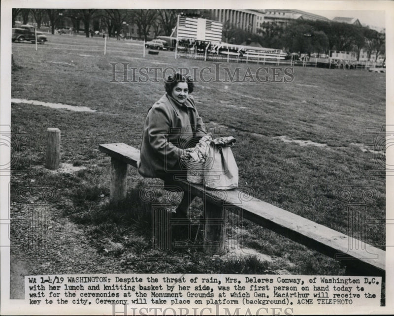 Load image into Gallery viewer, 1951 Press Photo Delores Conway Monument Grounds for Douglas MacArthur Ceremony
