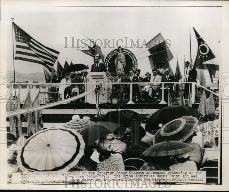 Load image into Gallery viewer, 1950 Press Photo Oscar Chapman addresses gathering at dedication of Ohio Drive
