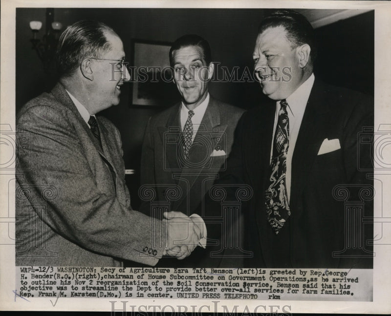 Load image into Gallery viewer, 1953 Press Photo George Bender, Frank Karsten Greet Ezra Taft Benson, Washington
