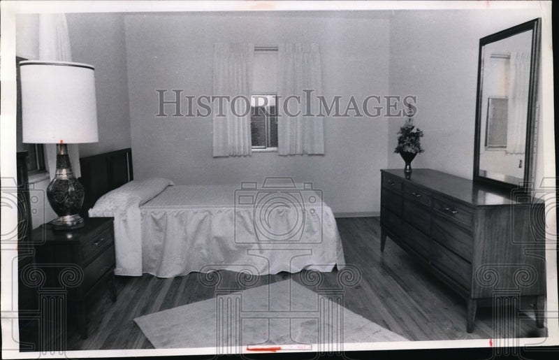 Load image into Gallery viewer, 1964 Press Photo Mid Park Apartment, 14890 Bagley Road, Cleveland, Ohio
