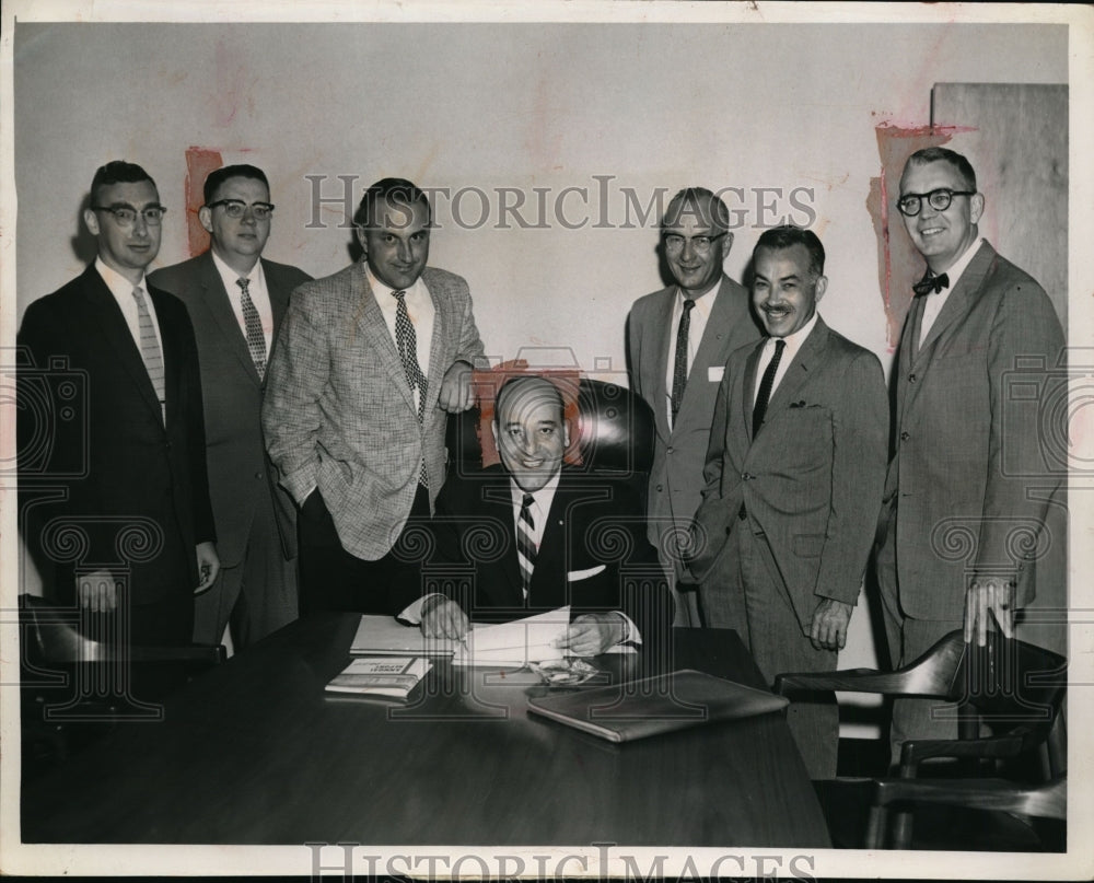 1960 Press Photo Group of Gentlemen - nef36214