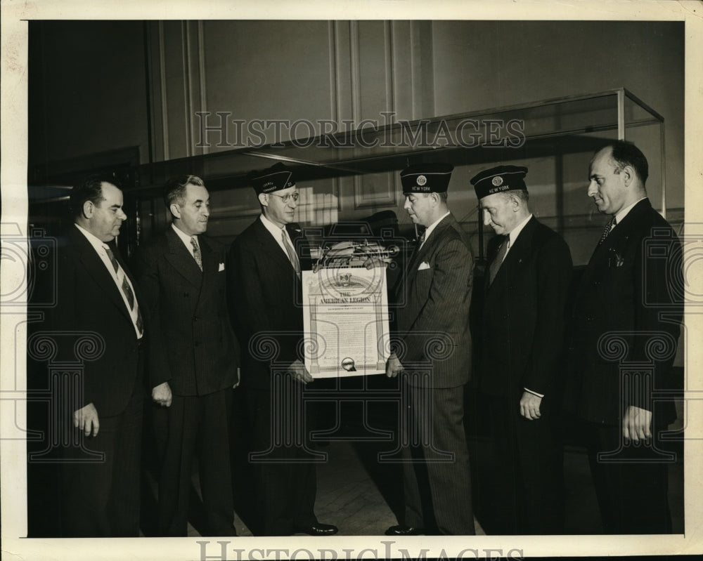 1941 Press Photo Alvin S.Mela presented the Charter of the Merchant Marine Post
