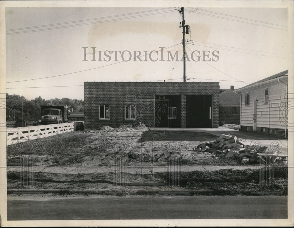 1953 Press Photo Garage at Corner of Grovewood and Broadview Road - nef36236