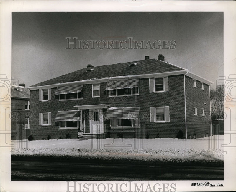 Load image into Gallery viewer, 1962 Press Photo Four-Suite Apartment Sold by John &amp; Josephine for $63,000

