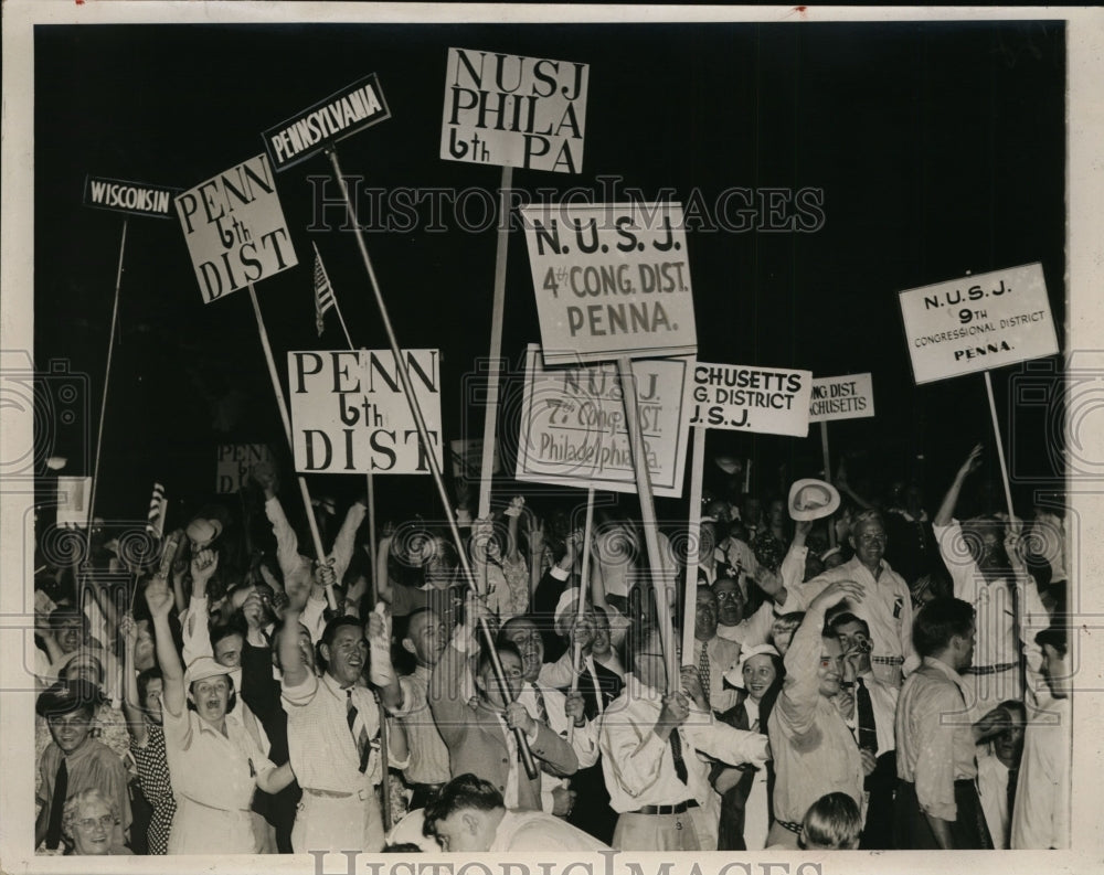 Press Photo People Rally in Streets Holding Signs for Congressional Districts