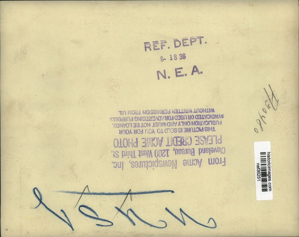 Press Photo People Rally in Streets Holding Signs for Congressional Districts