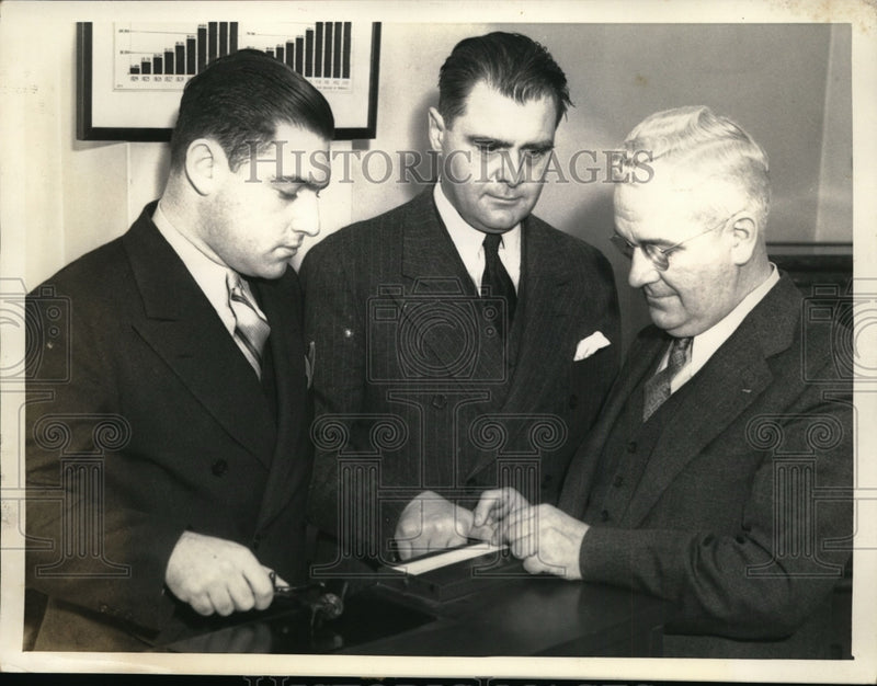 Load image into Gallery viewer, 1935 Press Photo Pierson M Hall First to File Finger Prints with Justice Dept
