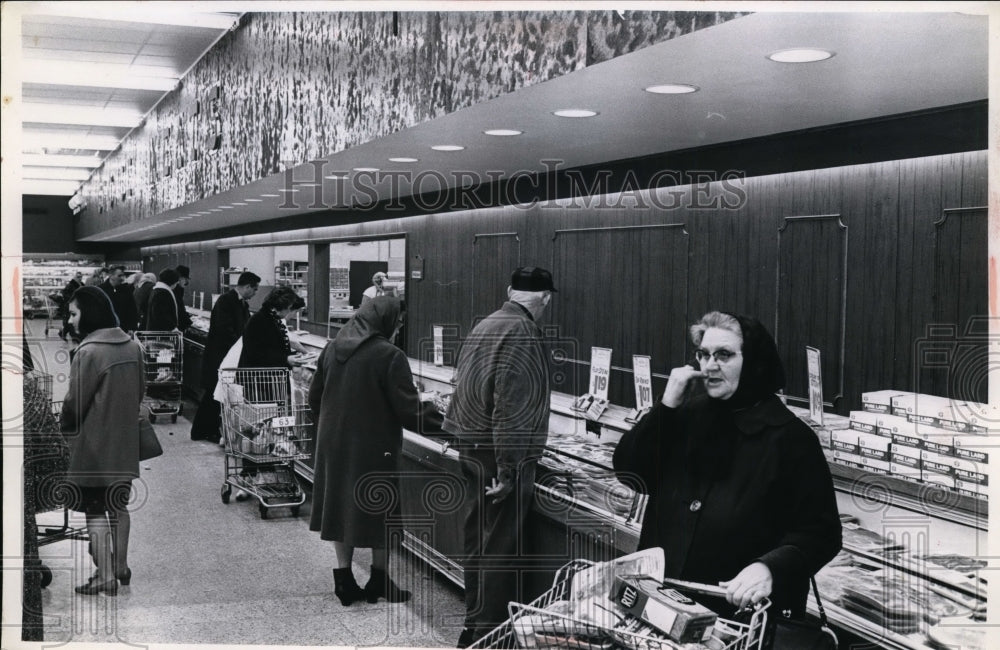 1969 Press Photo Meat Counter at Pick-N-Pay Parmatown - nef36305