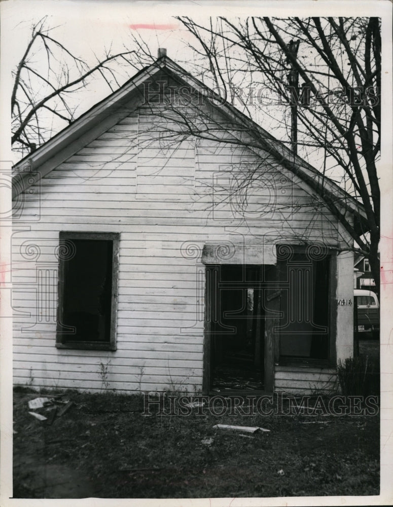 1960 Press Photo Vandalism at vacant home at Lorain - nef36397