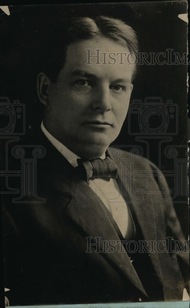 1925 Press Photo Wallace Ingalls Out to Get Young "Bob" LaFollette - nef36471