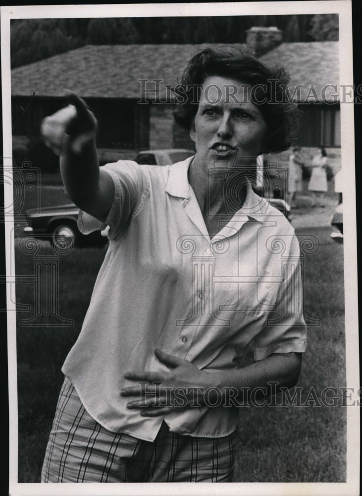Load image into Gallery viewer, 1969 Press Photo Mrs Louis J Capek - nef36501

