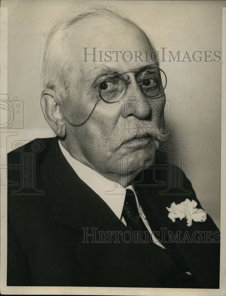 1934 Press Photo Samuel Insull Resting in Hospital After Release on Bail