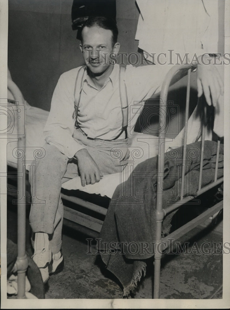 Load image into Gallery viewer, 1933 Press Photo Clyde Culberston Held in Peoria, IL on Auto Theft &amp; Kidnapping
