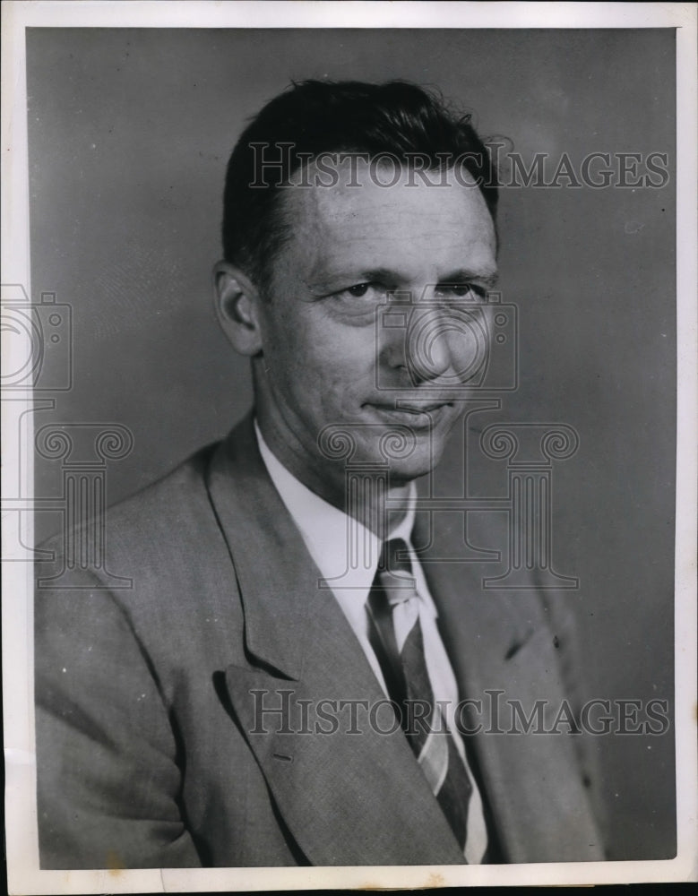Load image into Gallery viewer, 1953 Press Photo Dr Allen Astin Forced to Resign from Bureau of Standards
