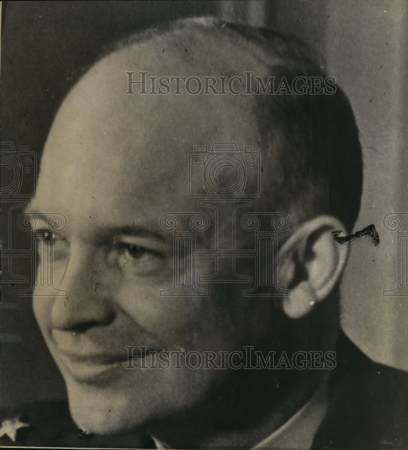 Load image into Gallery viewer, 1943 Press Photo General Dwight Eisenhower Honored as Father of the Year
