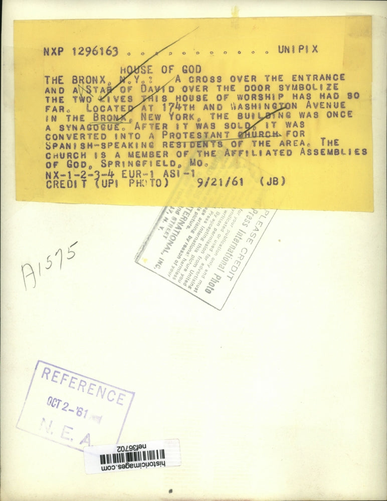 Load image into Gallery viewer, 1961 Press Photo Bronx "Templo Cristiano" Church with Star of David, New York
