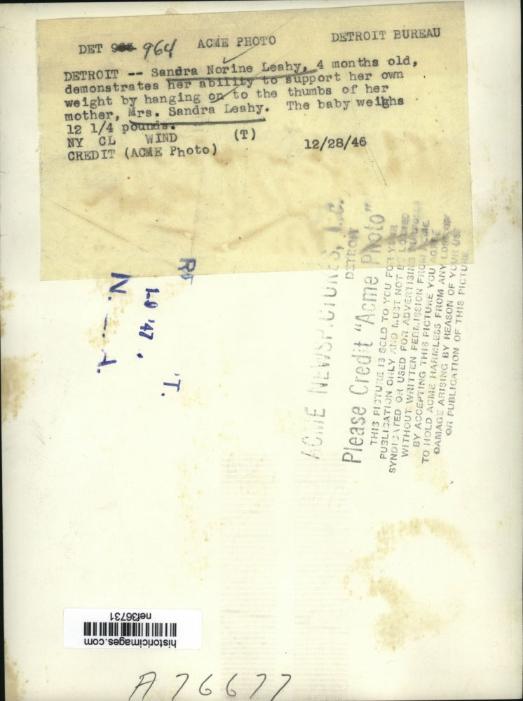 1946 Press Photo Sandra Norine Leahy demonstrate ability to support her weight