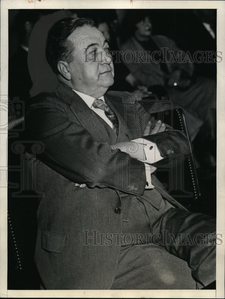 1934 Press Photo Sen. John H. Overton listening to plea for his ouster